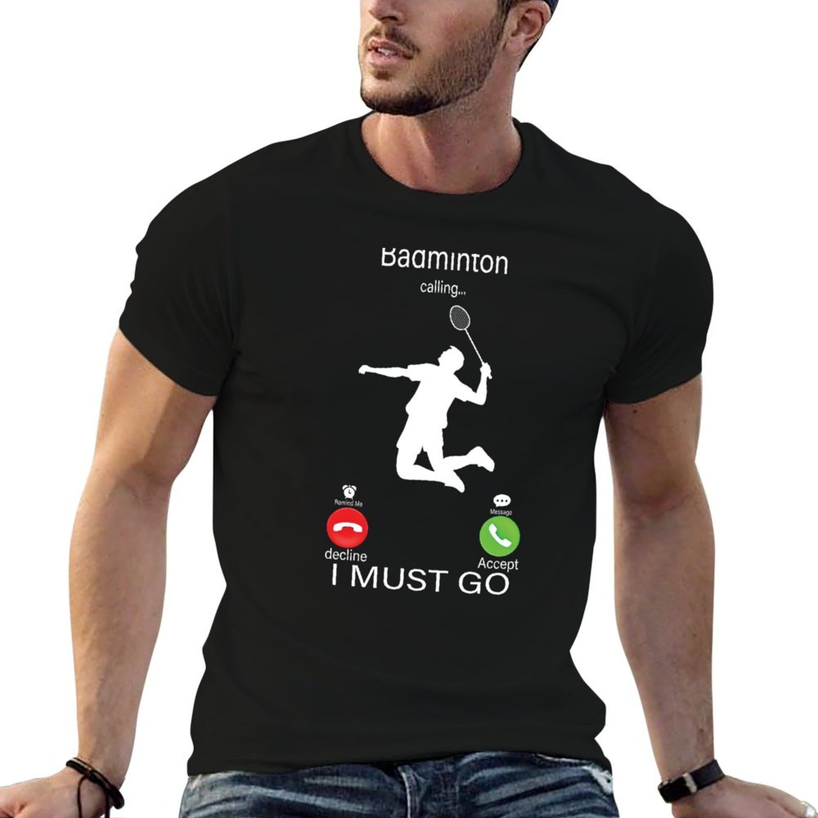 Badminton Is Calling - バドミントンが呼んでいます、そして私は行かなければなりません Tシャツ メンズTシャツ コットンTシャツ 男性用 コットン製面白いメンズTシャツ