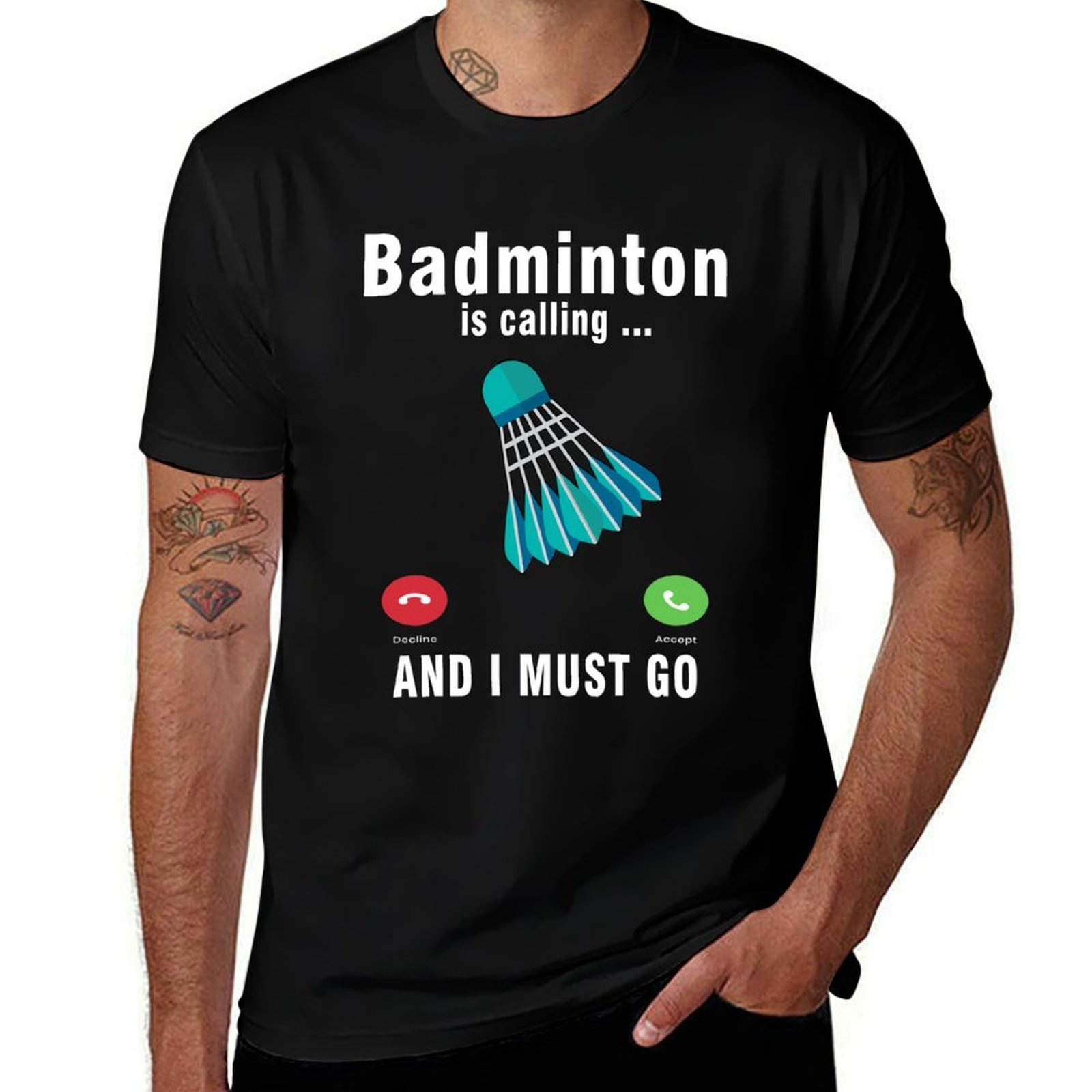 Badminton Is Calling - バドミントンが呼んでいる、行かなくてはいけない Tシャツ メンズ Tシャツ 高級Tシャツ
